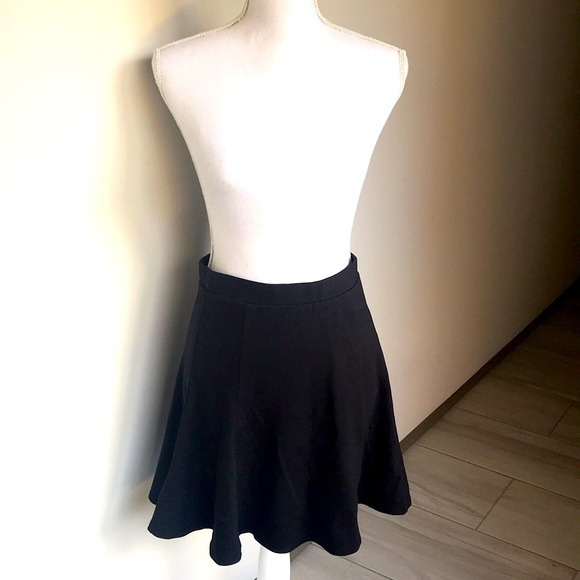 ✨Black Skirt✨ - Picture 2 of 2